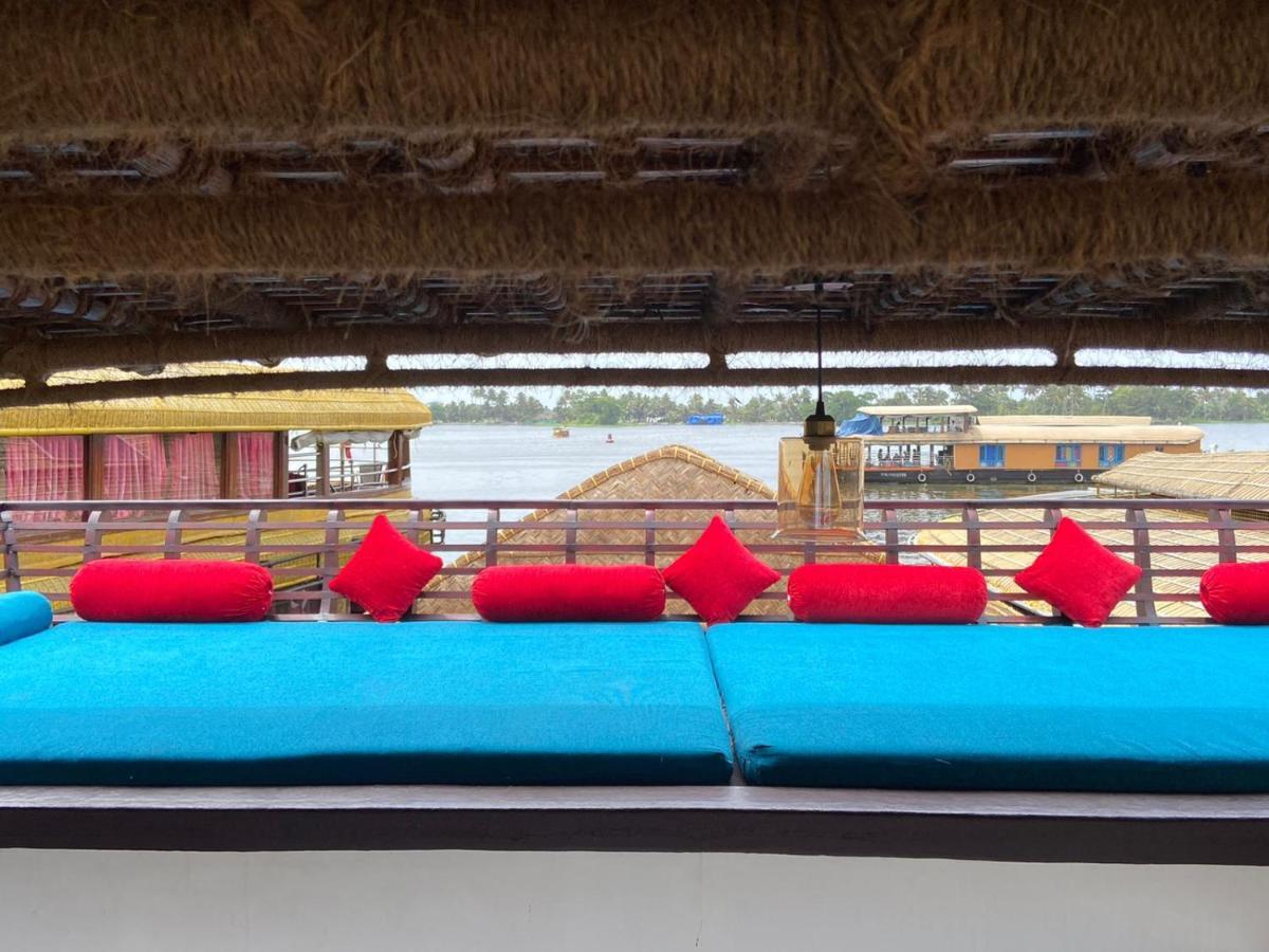 ホテル Why Not Houseboat アーラップーザ県 エクステリア 写真
