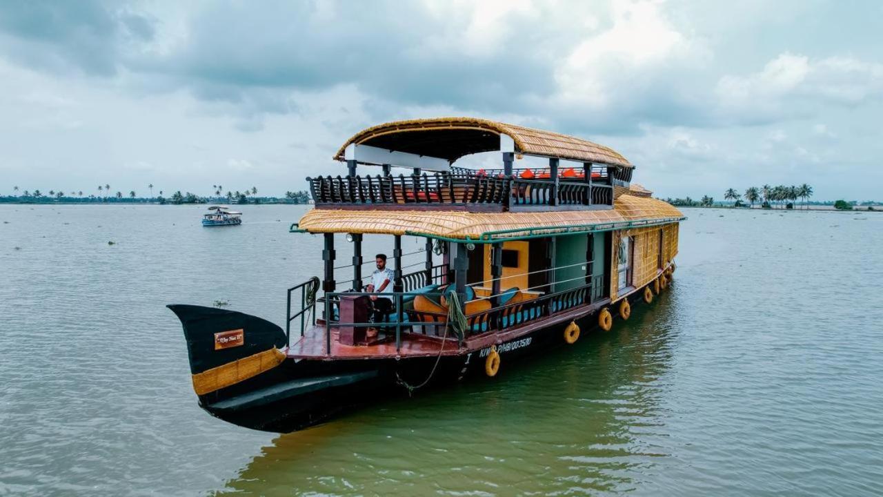 ホテル Why Not Houseboat アーラップーザ県 エクステリア 写真