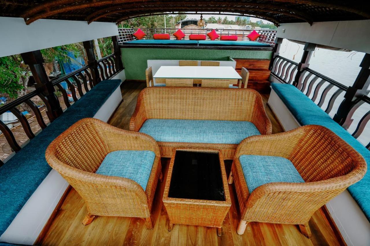 ホテル Why Not Houseboat アーラップーザ県 エクステリア 写真